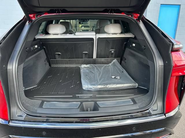 New 2026 Cadillac Lyriq Premium Luxury w/ LPO, Floor Liner Package AWD/4WD image 21