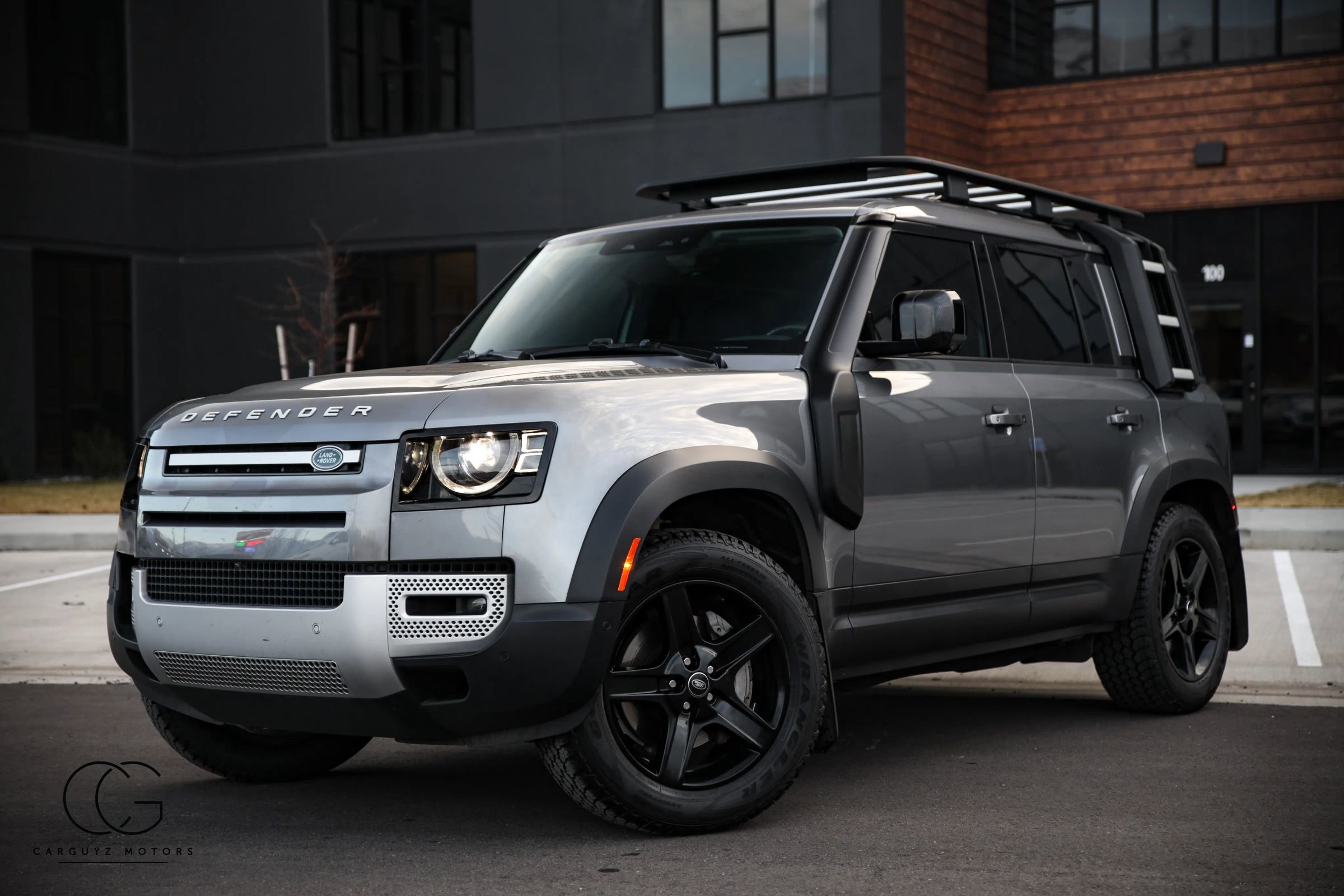 Used 2022 Land Rover Defender 110 SE image 30