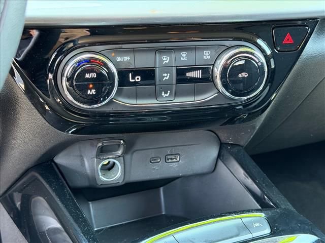 Certified 2025 Chevrolet Trax LT FWD image 20