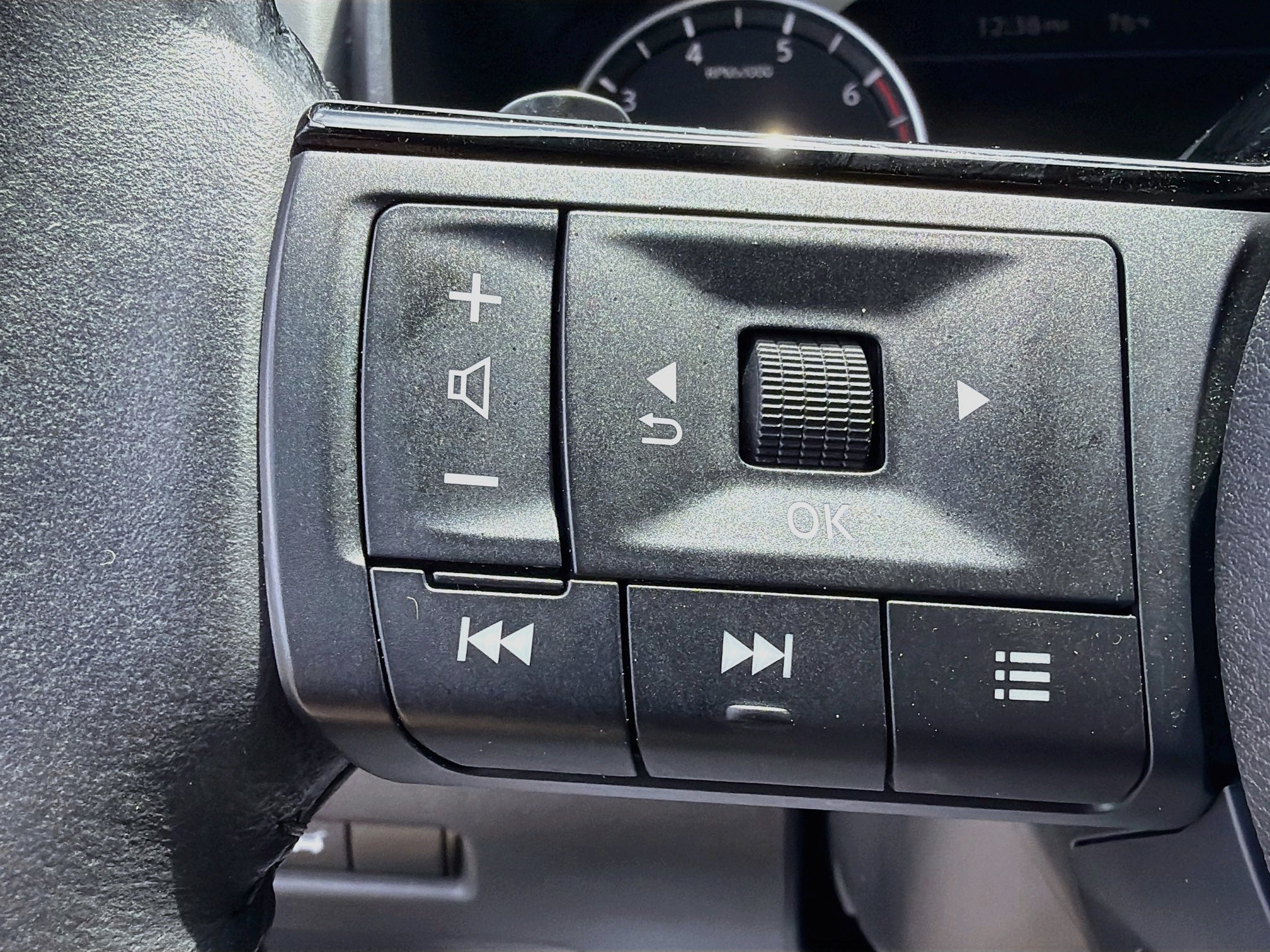 Used 2023 Nissan Rogue SV w/ SV Premium B Package FWD image 38