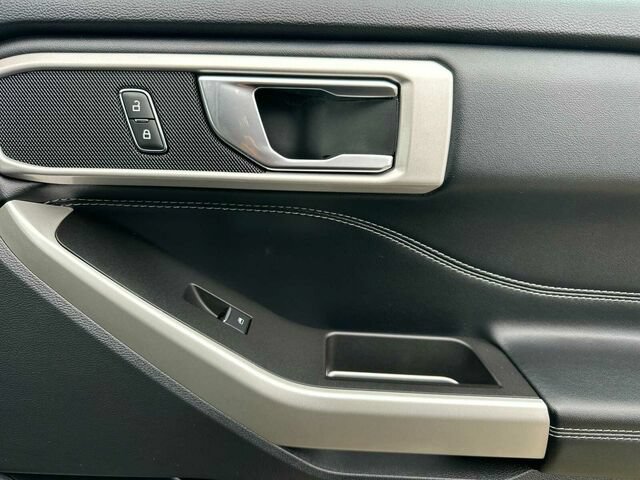 Used 2022 Ford Explorer XLT w/ Equipment Group 202A RWD image 22