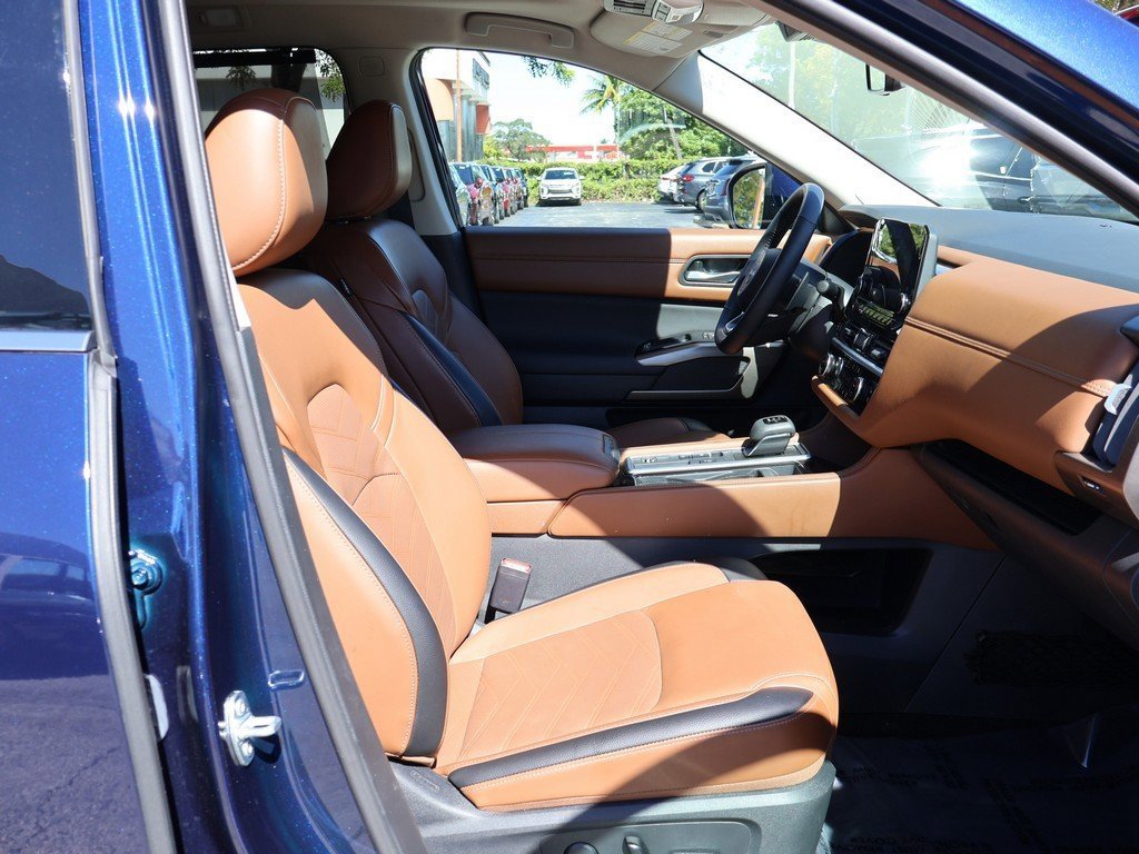 Used 2024 Nissan Pathfinder Platinum w/ Cargo Package image 35