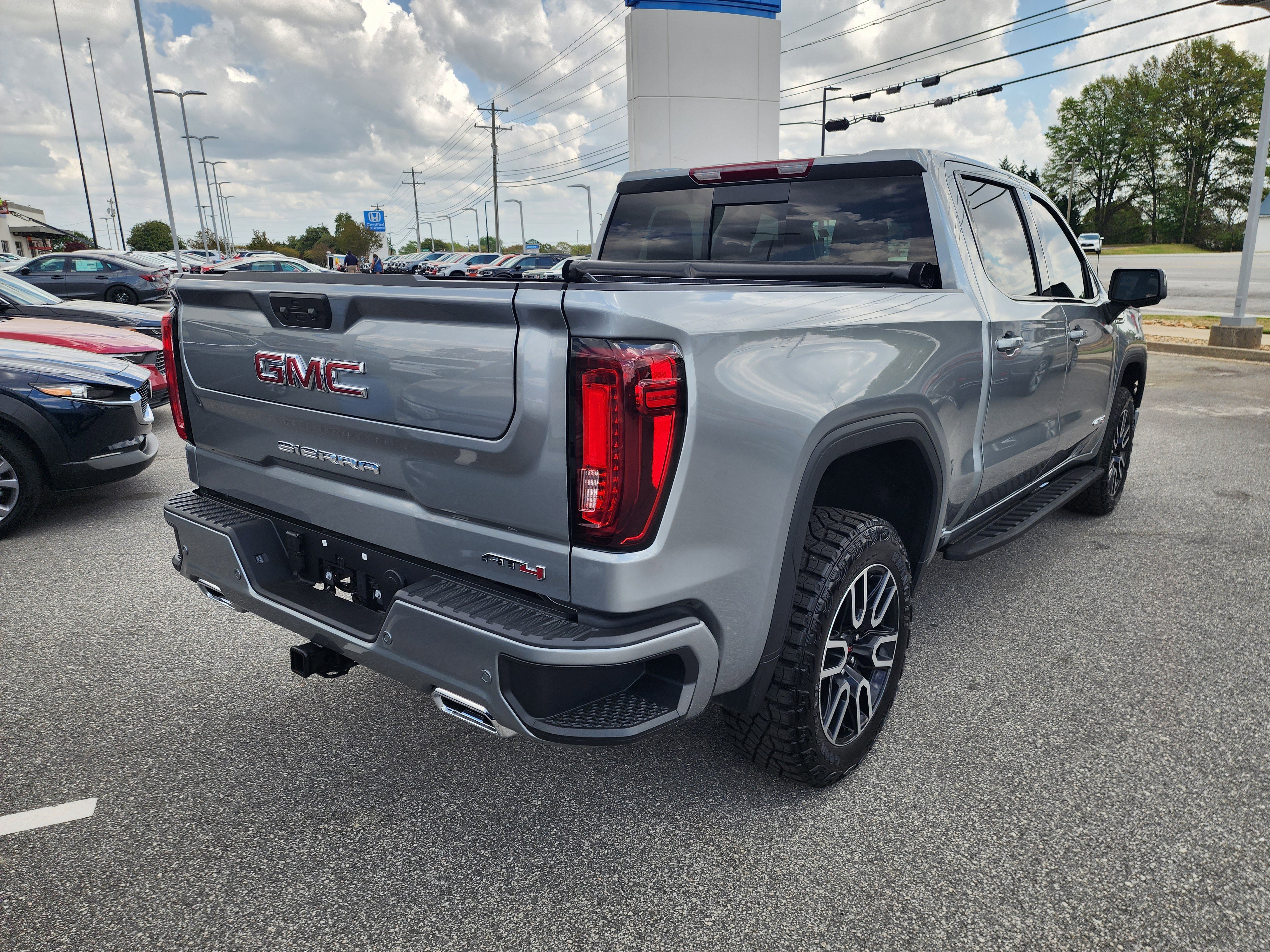 Used 2025 GMC Sierra 1500 AT4 w/ AT4 Premium Package image 4