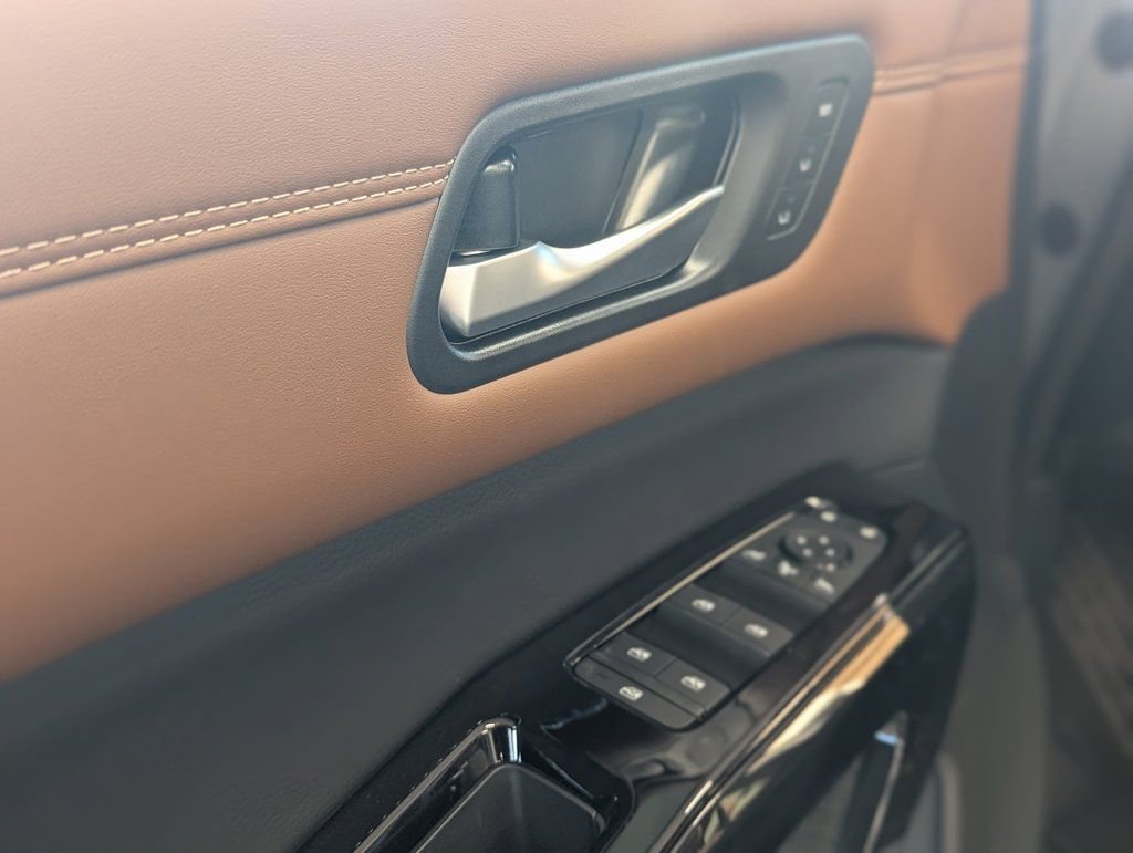 New 2026 Nissan Pathfinder Platinum image 13