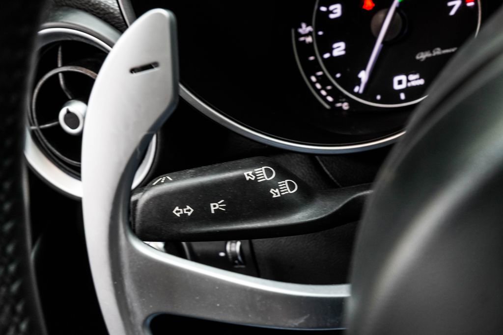 Used 2023 Alfa Romeo Giulia Veloce image 41