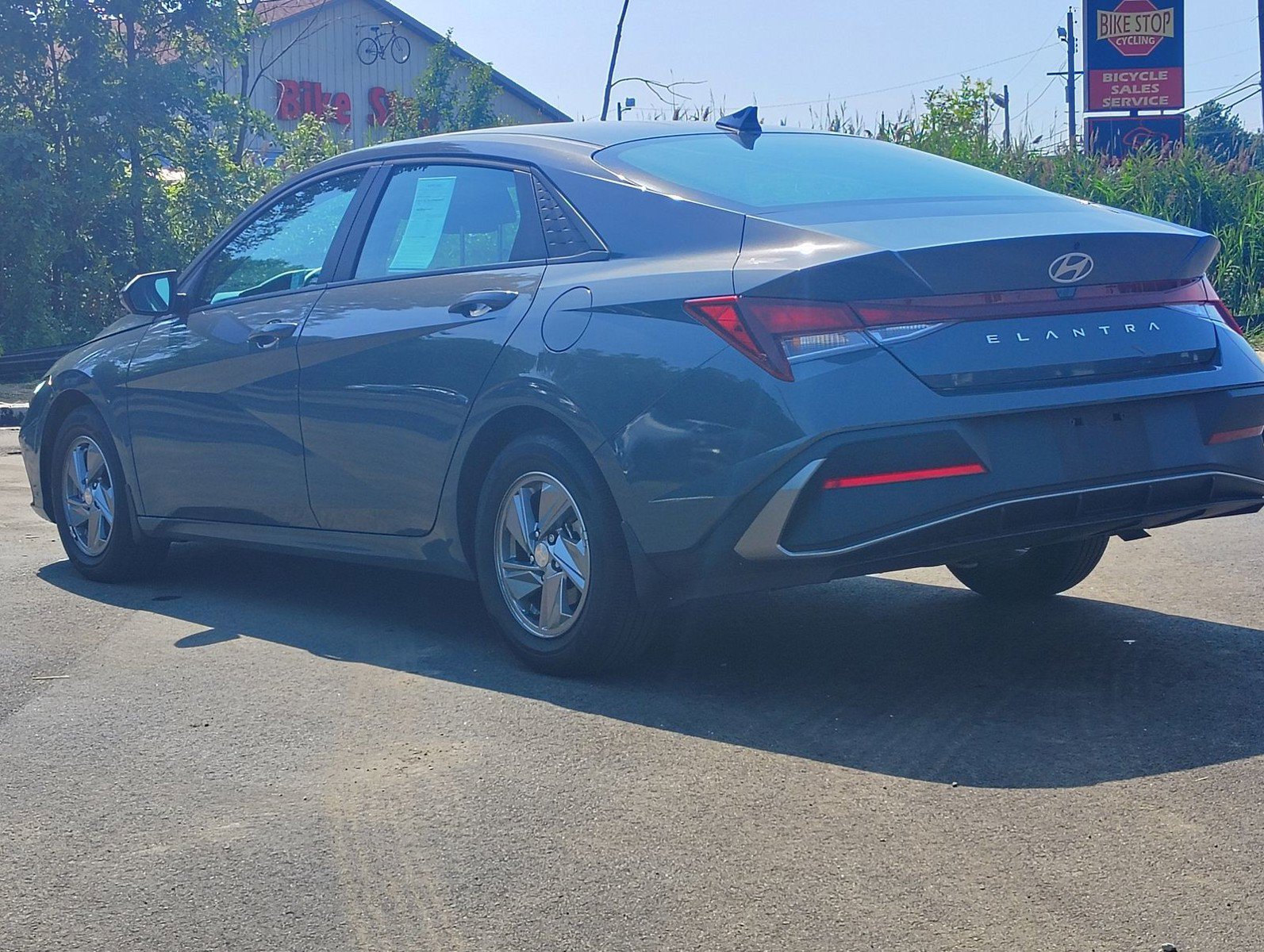 Certified 2025 Hyundai Elantra SE FWD image 7