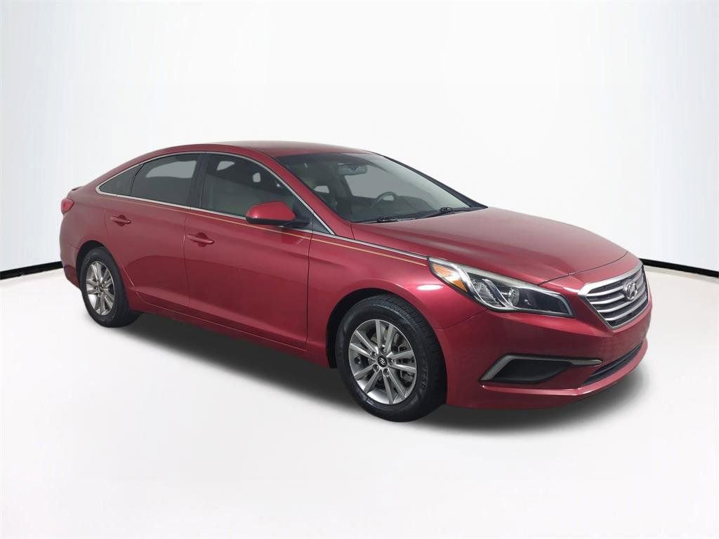 Used 2017 Hyundai Sonata SE FWD image 2