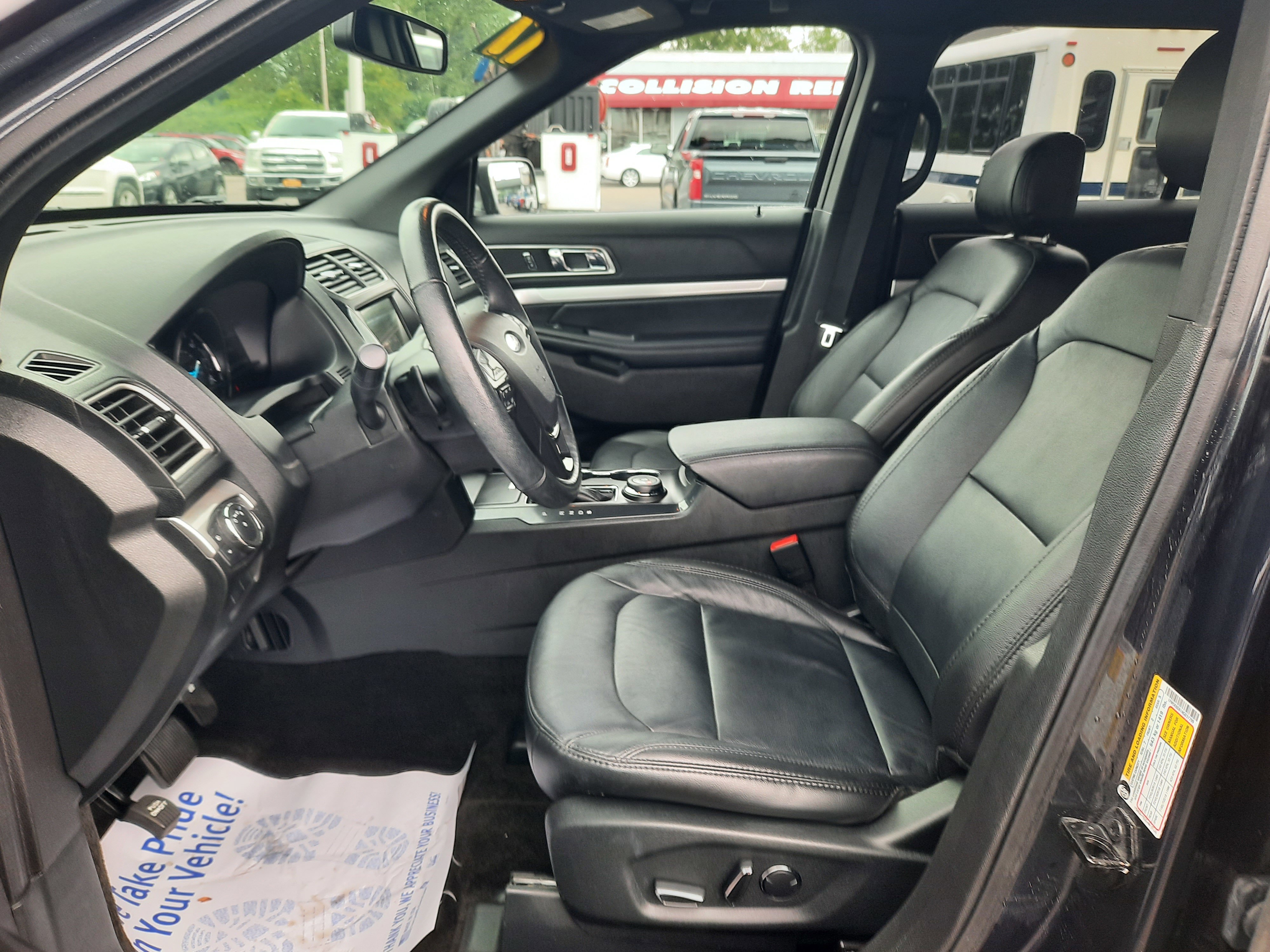 Used 2017 Ford Explorer XLT w/ Equipment Group 202A AWD/4WD image 15