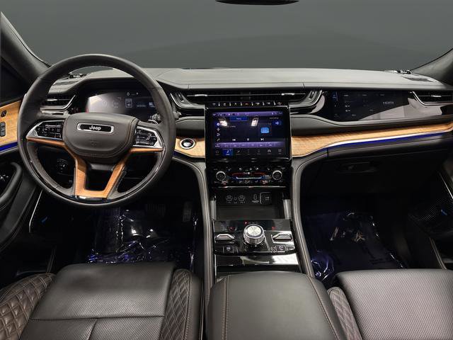 Used 2025 Jeep Grand Cherokee Summit w/ Obsidian Package image 5