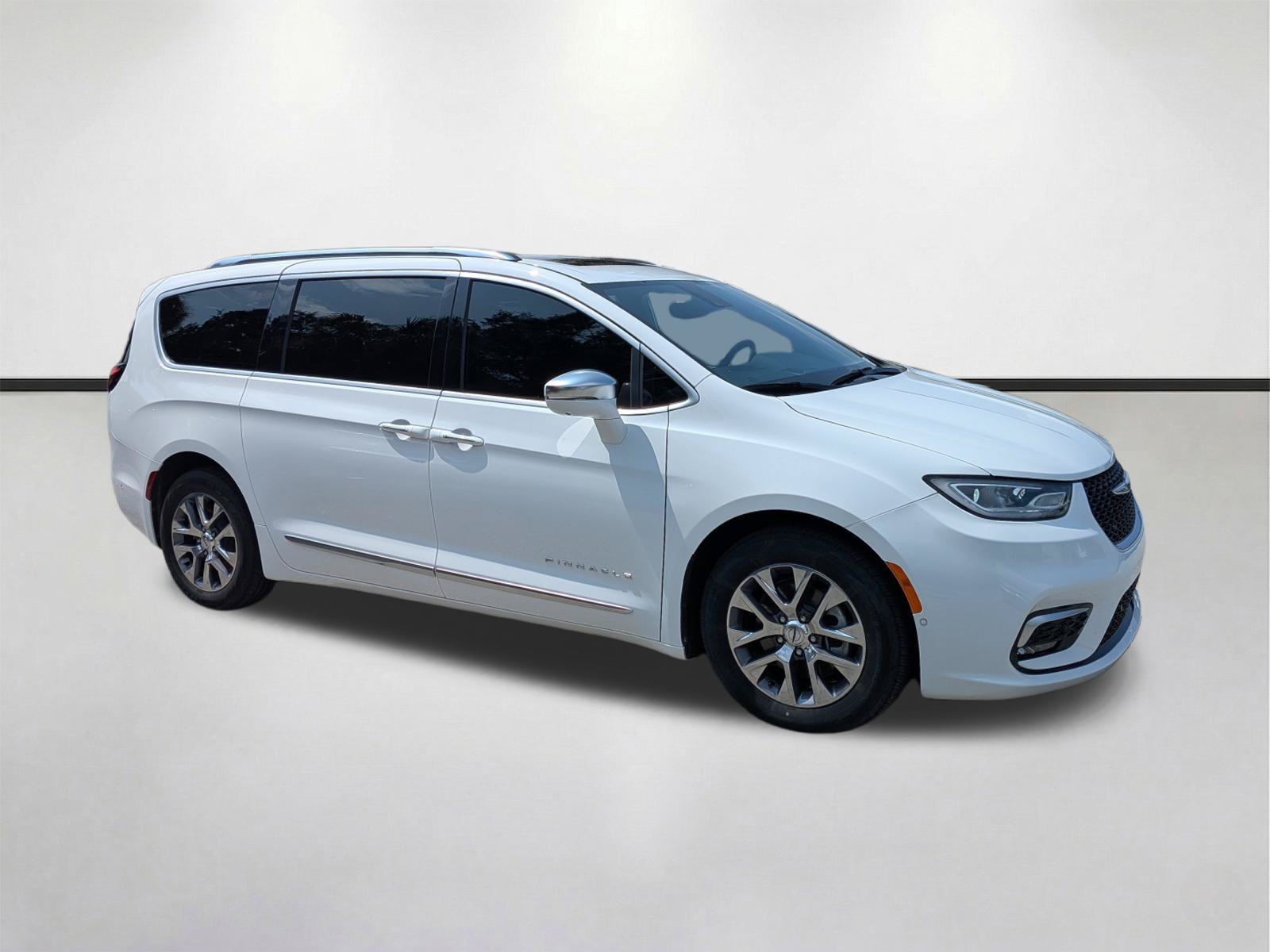 Used 2024 Chrysler Pacifica Pinnacle