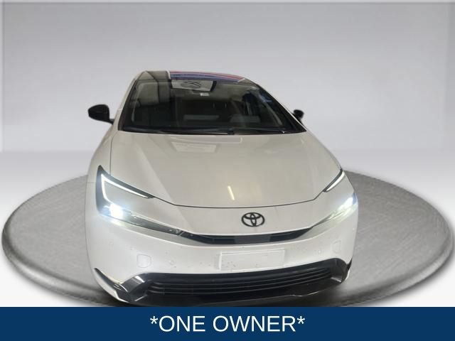 Used 2025 Toyota Prius FWD image 3