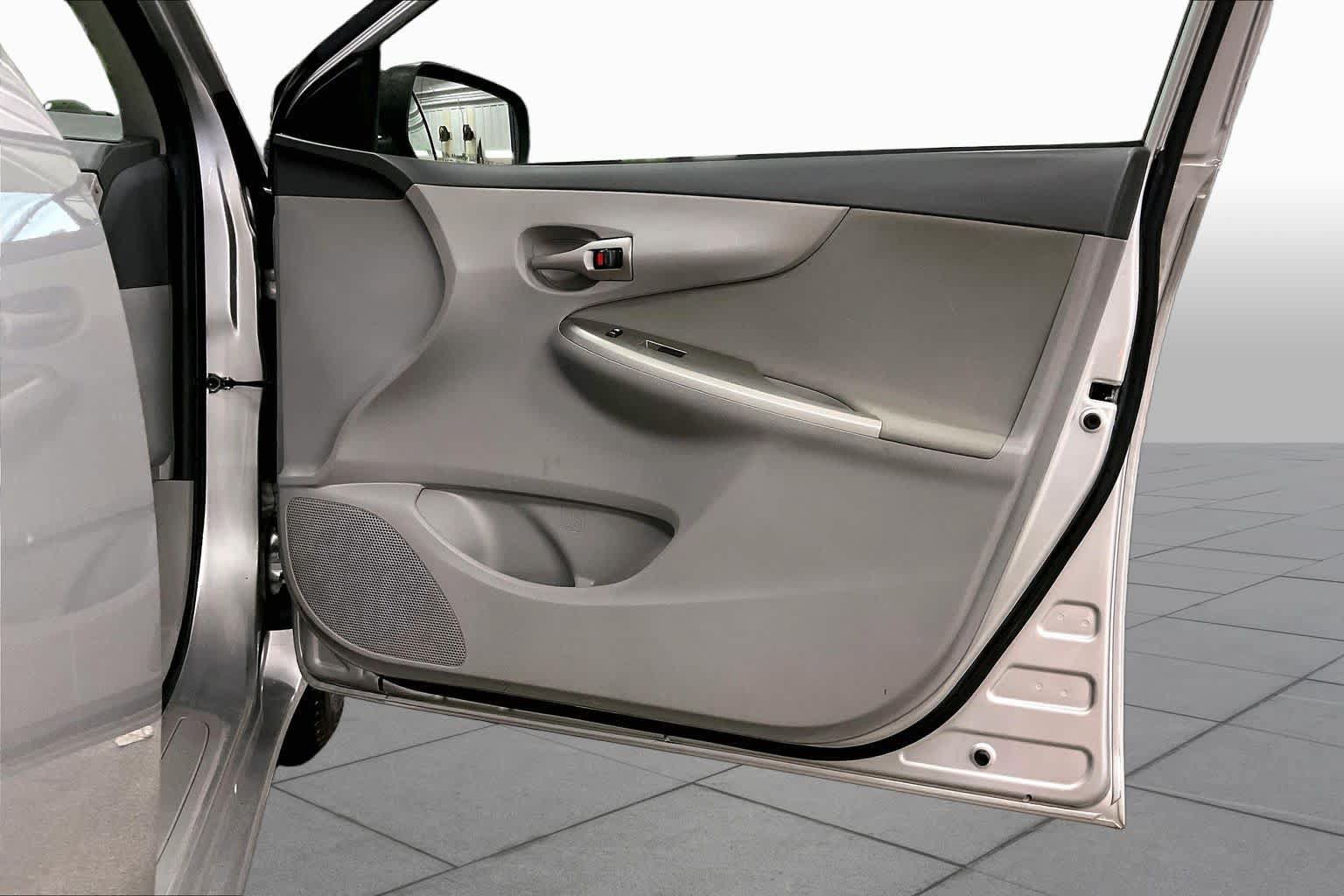 Used 2010 Toyota Corolla LE FWD image 21