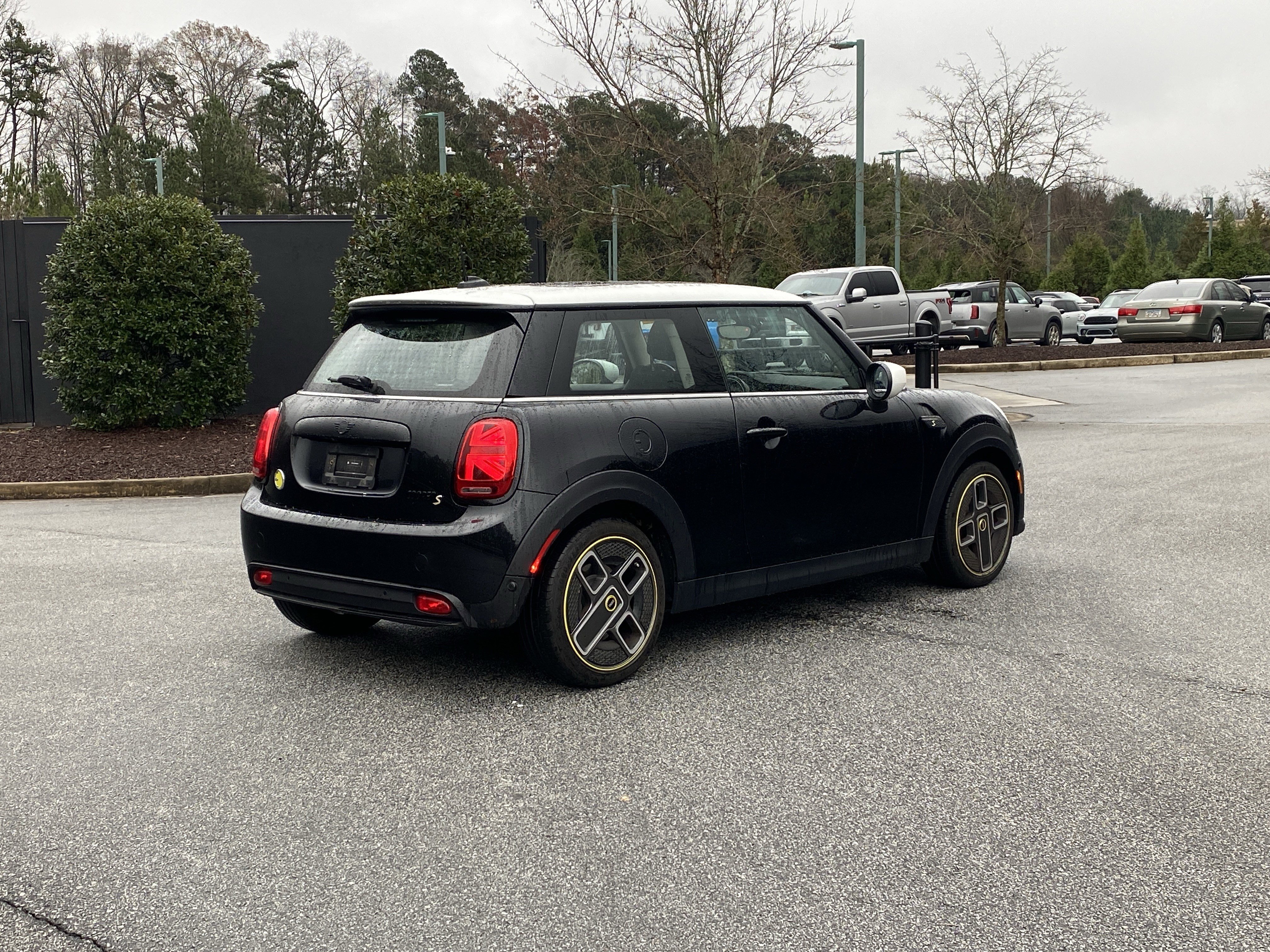 Certified 2024 MINI Cooper SE image 3