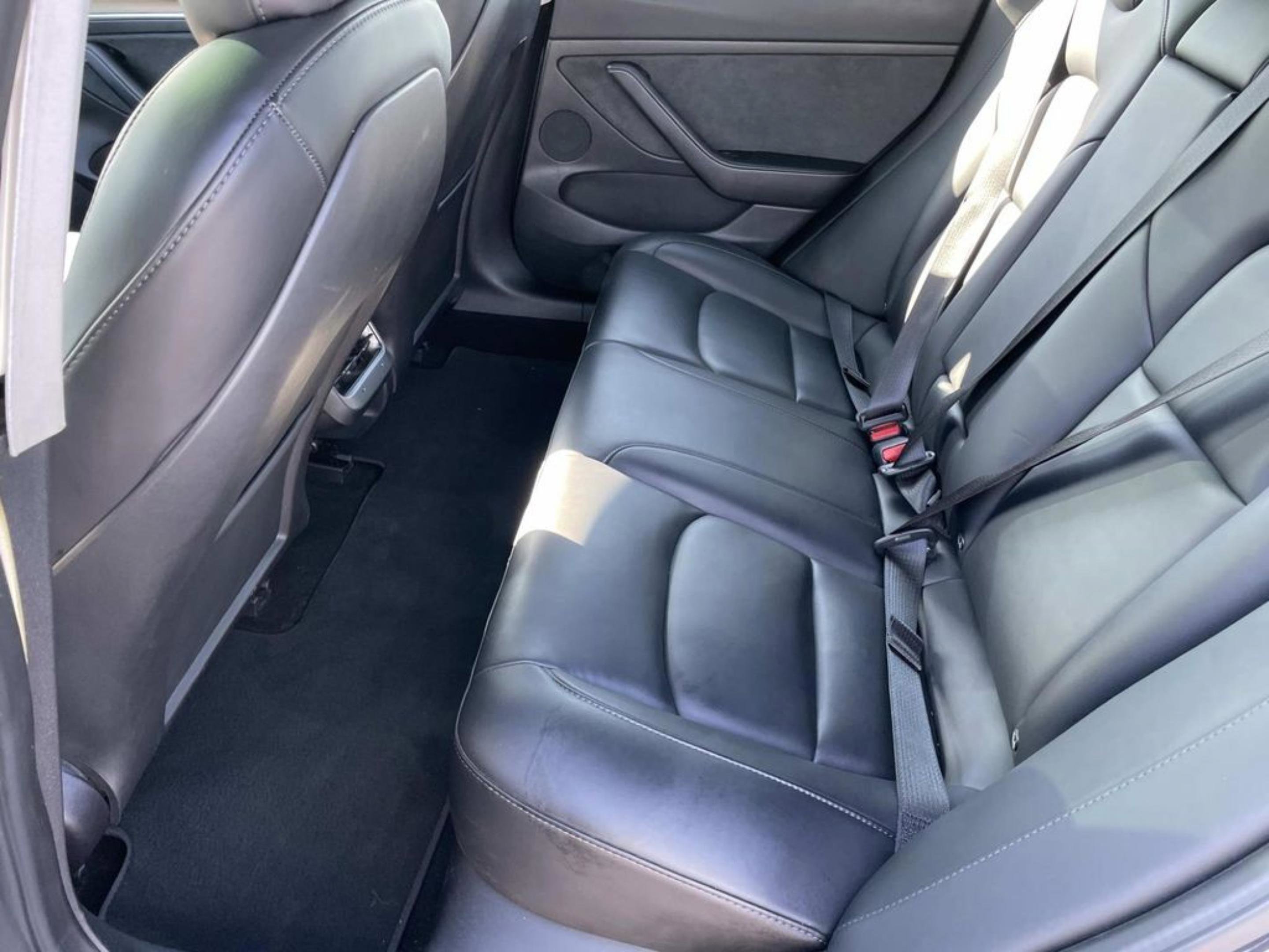 Used 2022 Tesla Model 3 Performance image 12