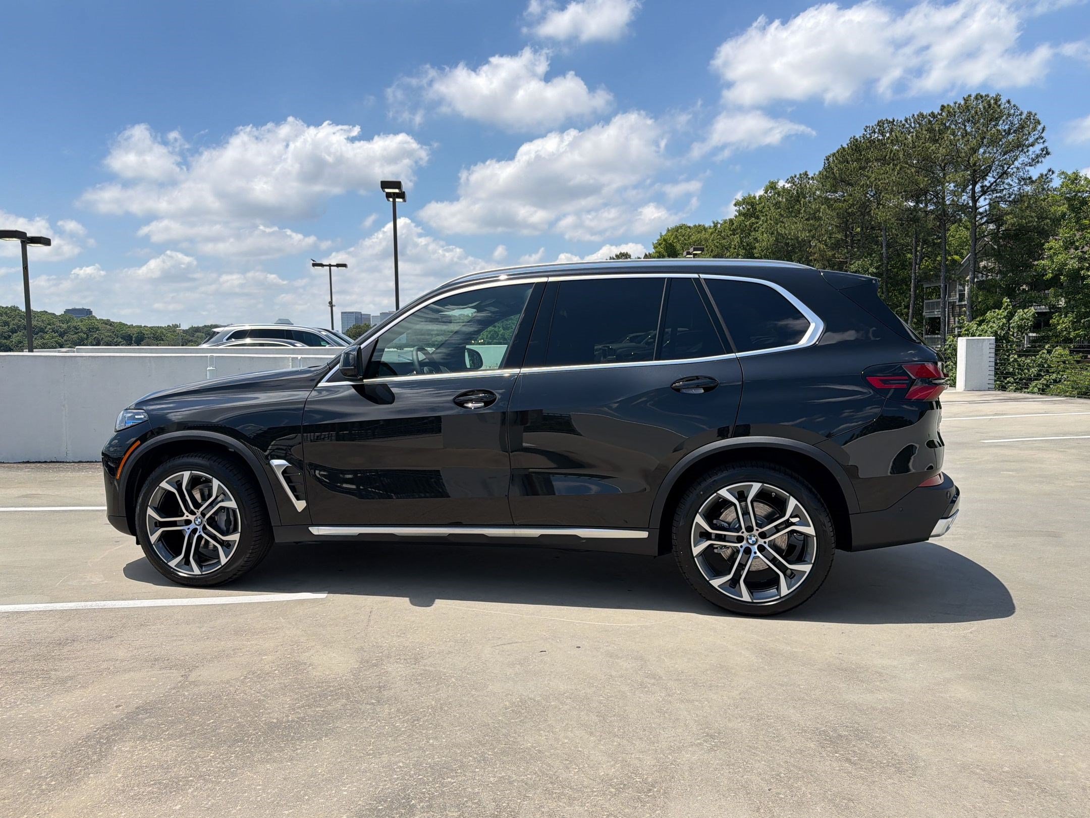 New 2026 BMW X5 xDrive40i w/ Climate Comfort Package AWD/4WD image 2