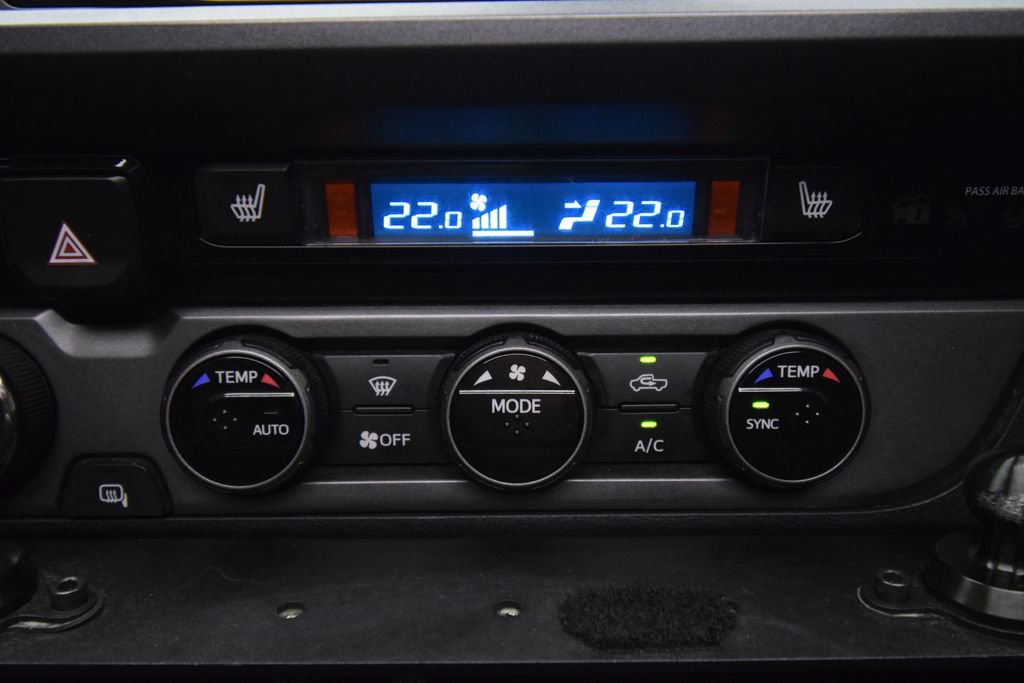 Used 2018 Toyota Tacoma TRD Sport AWD/4WD image 28