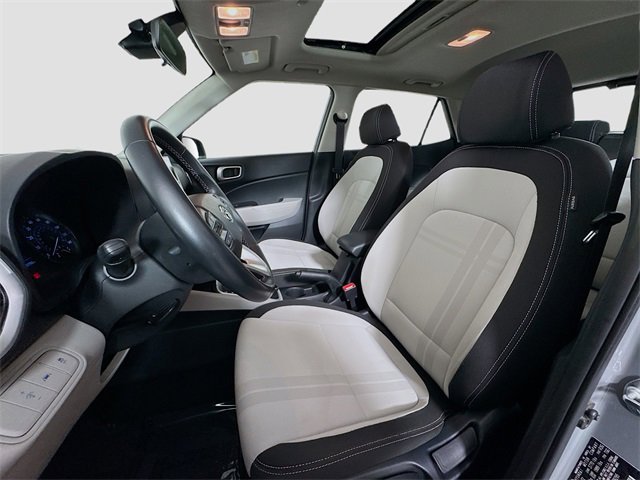 Used 2022 Hyundai Venue SEL image 18