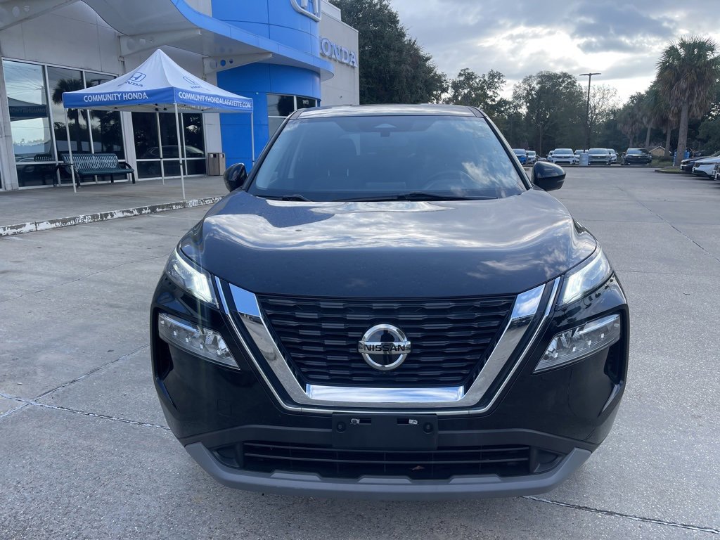 Used 2021 Nissan Rogue SV image 2