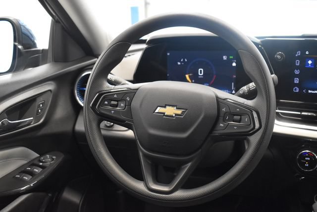Used 2025 Chevrolet Trax LT FWD image 24