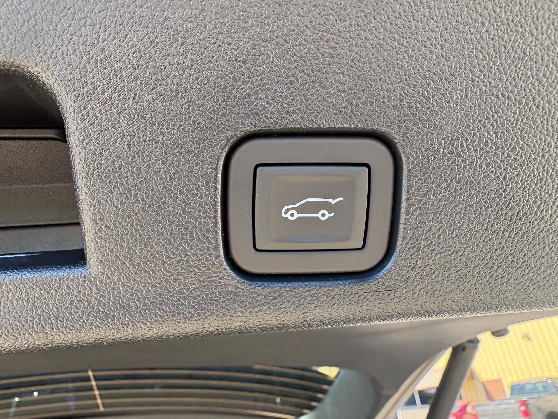 New 2027 Chevrolet Traverse Z71 w/ Enhanced Driving Package AWD/4WD image 13