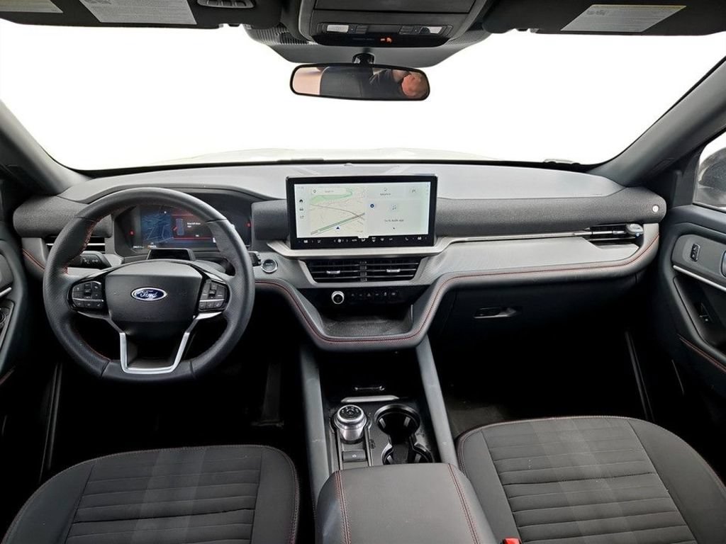 Used 2025 Ford Explorer ST-Line w/ ST-Line Street Pack AWD/4WD image 13