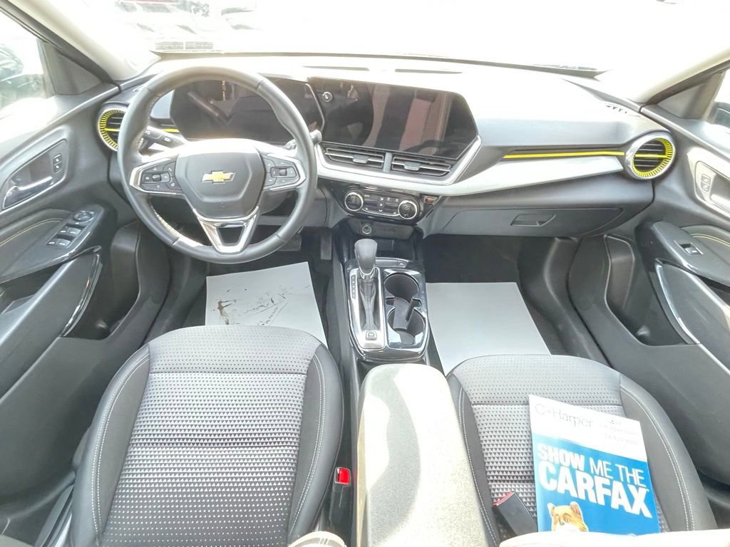 Certified 2025 Chevrolet Trax LT w/ LT Convenience Package image 21