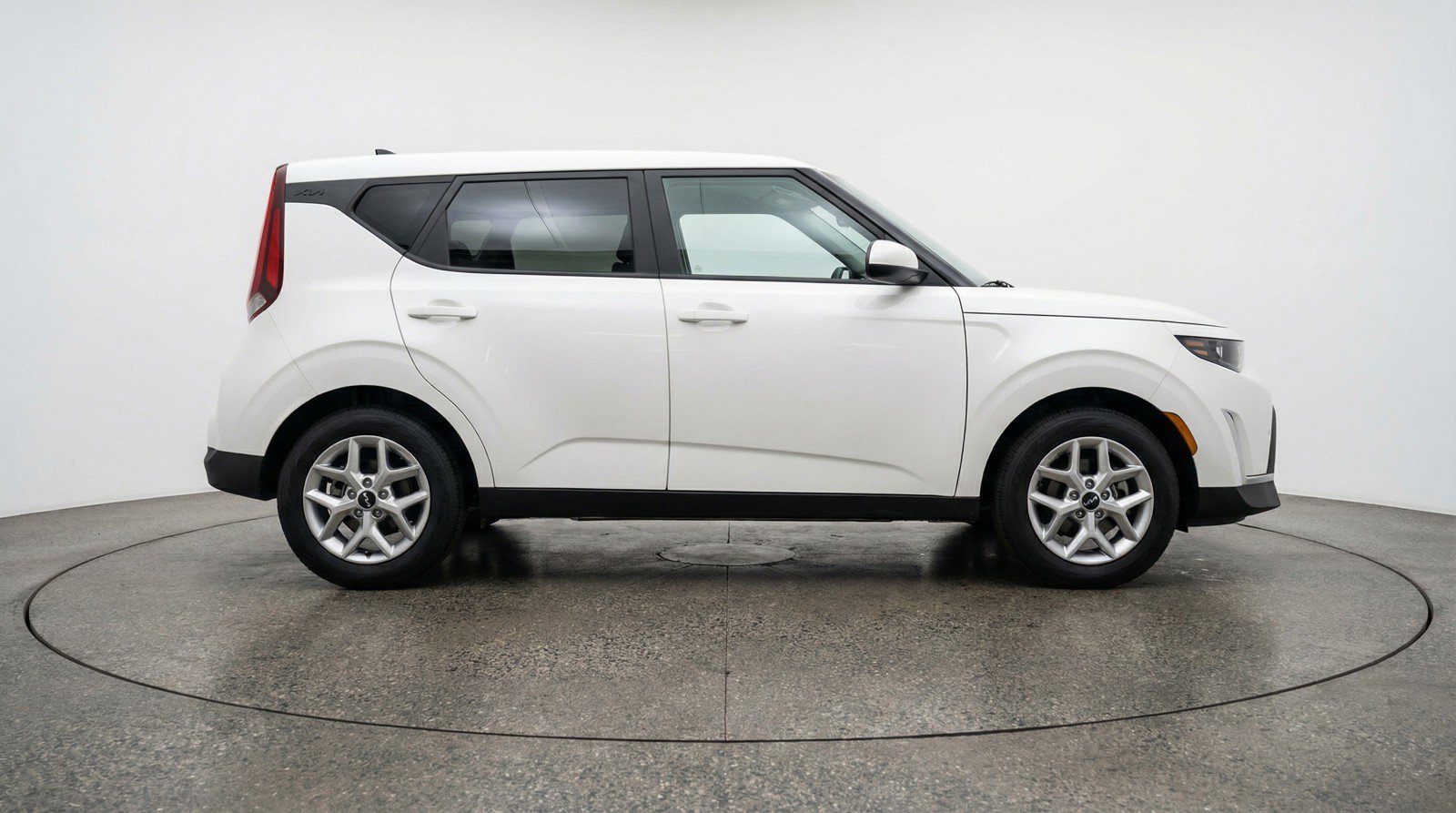 Used 2025 Kia Soul LX w/ LX Technology Package FWD image 11