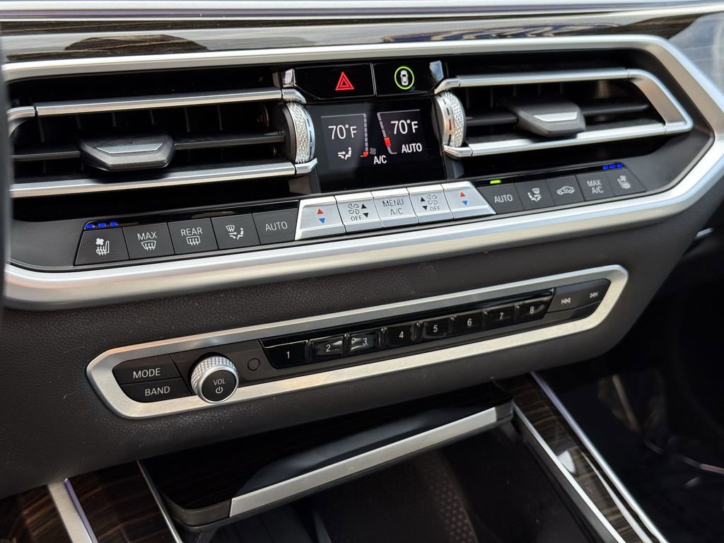 Used 2021 BMW X7 M50i w/ Cold Weather Package image 25