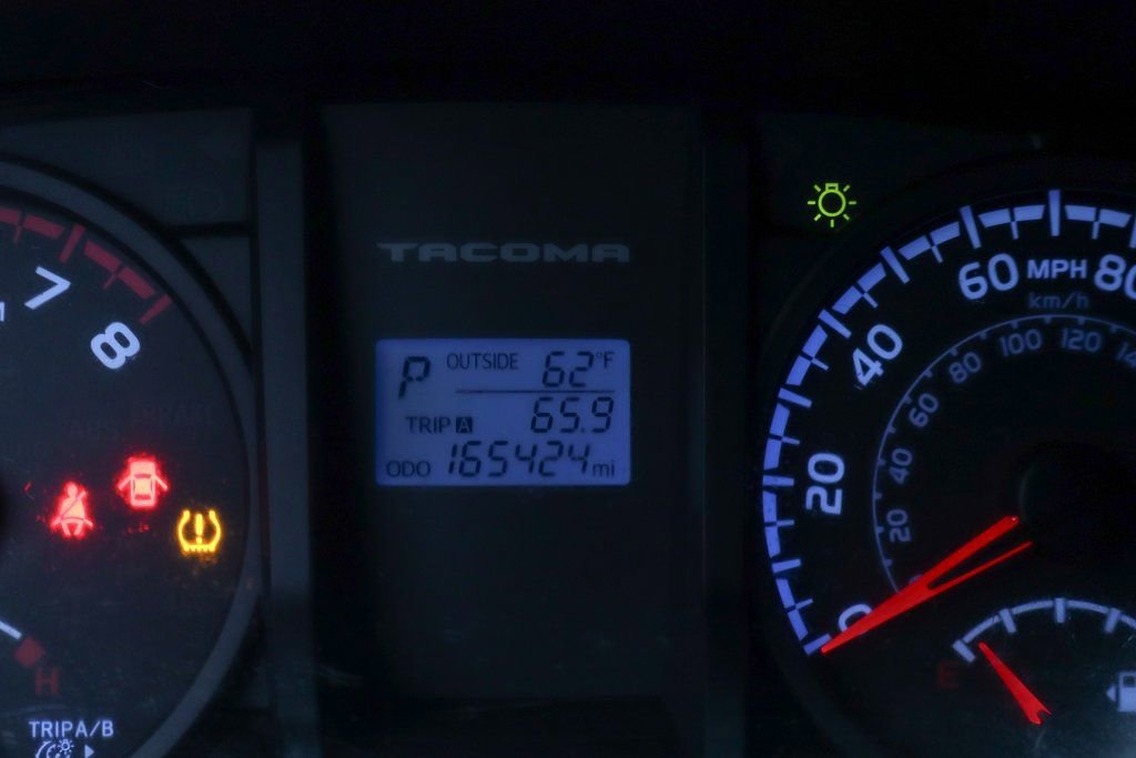 Used 2016 Toyota Tacoma SR image 24