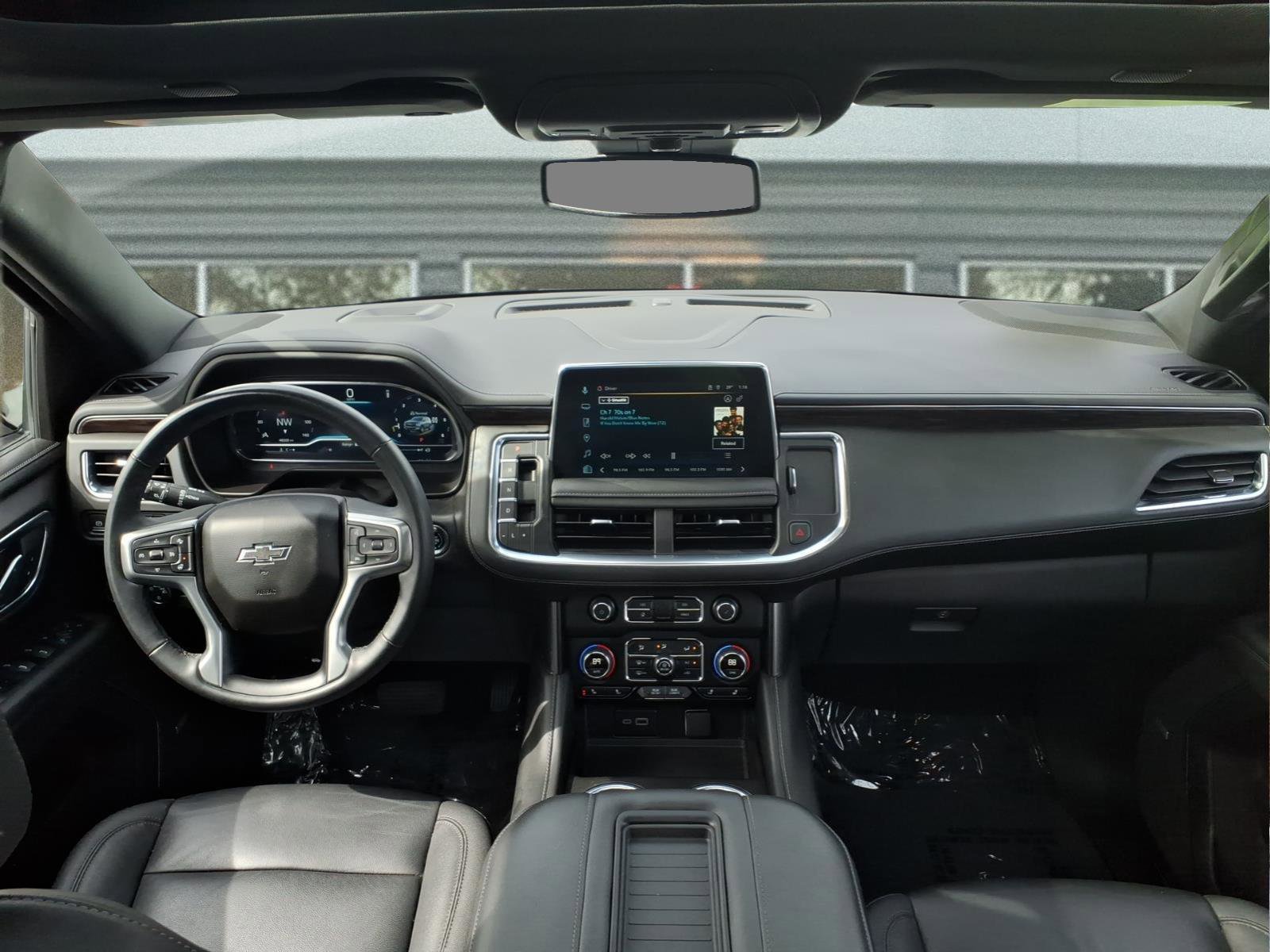 Used 2023 Chevrolet Tahoe Z71 w/ Luxury Package AWD/4WD image 14