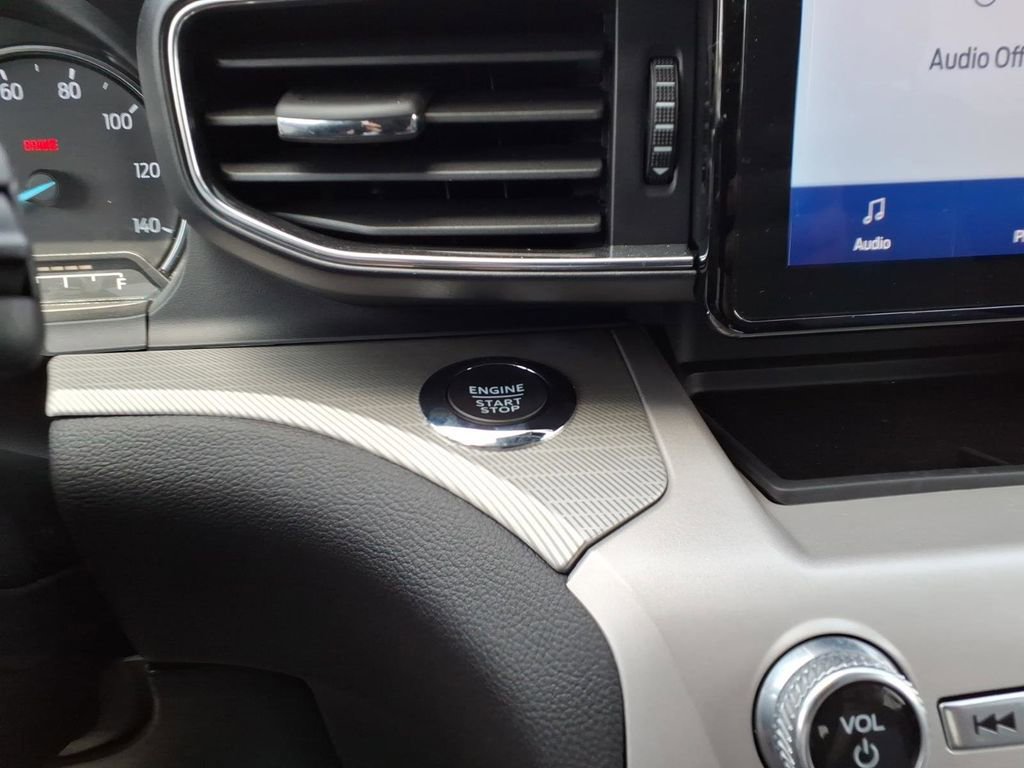 Used 2024 Ford Explorer XLT w/ Equipment Group 202A AWD/4WD image 25