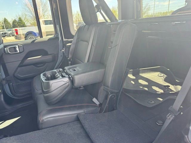 Used 2025 Jeep Wrangler Unlimited Rubicon AWD/4WD image 29