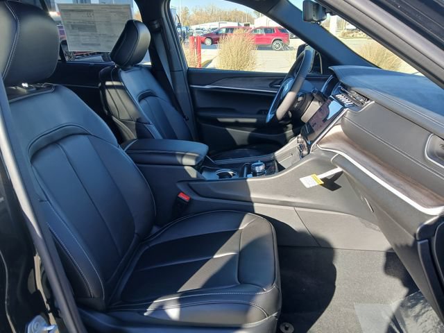 New 2025 Jeep Grand Cherokee Limited w/ Luxury Tech Group II AWD/4WD image 18