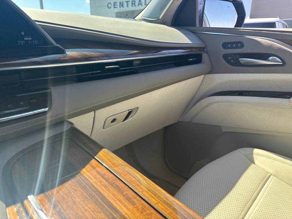 Used 2024 Cadillac Escalade Sport Platinum w/ LPO, ONYX Package image 23