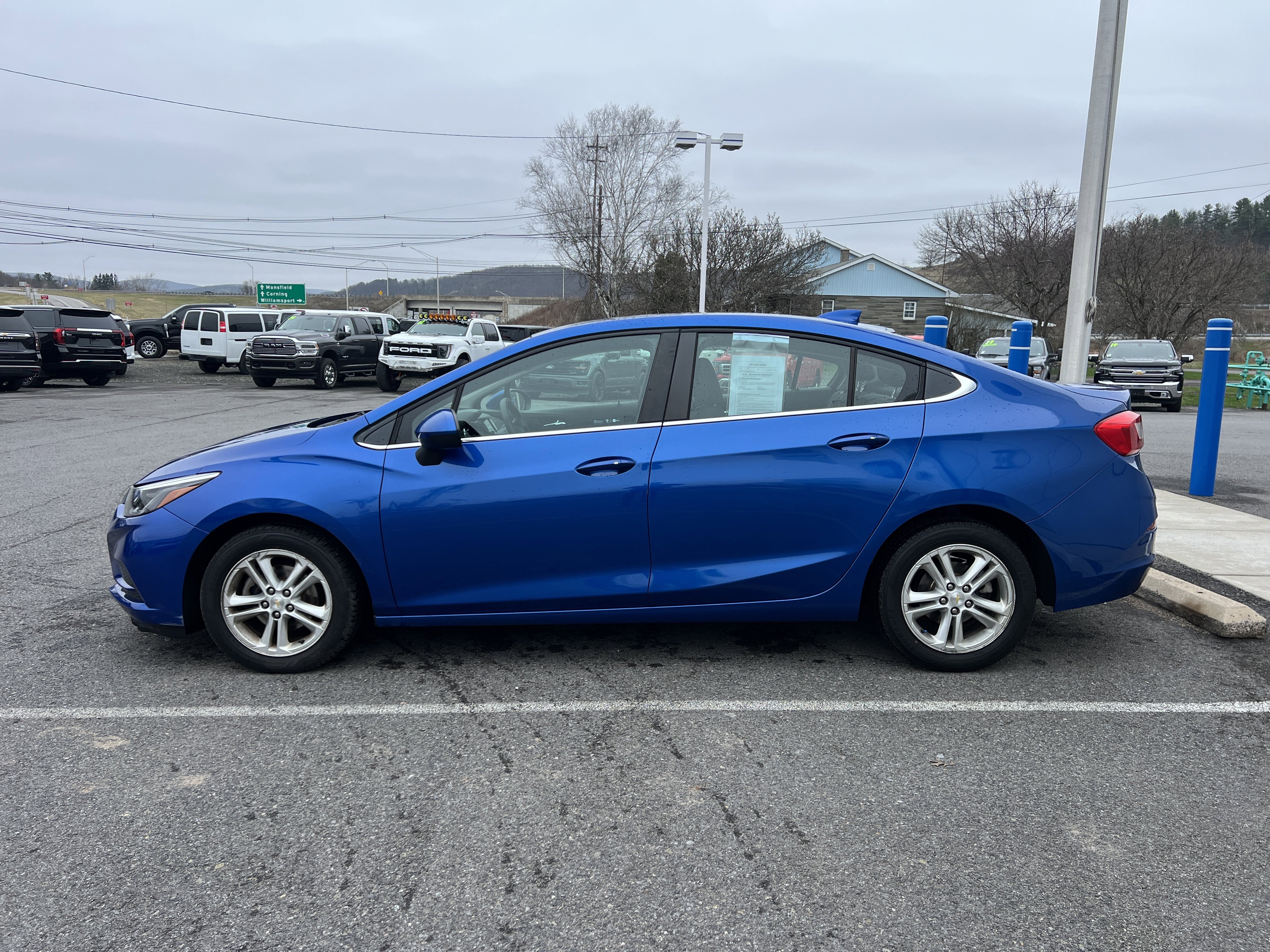Used 2017 Chevrolet Cruze LT w/ Convenience Package image 7