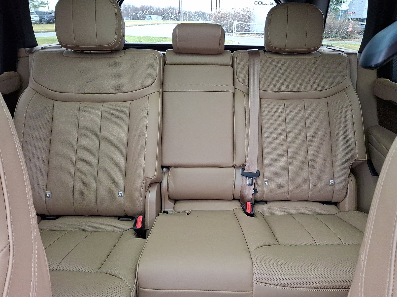 New 2026 Land Rover Range Rover Long Wheelbase SE image 16