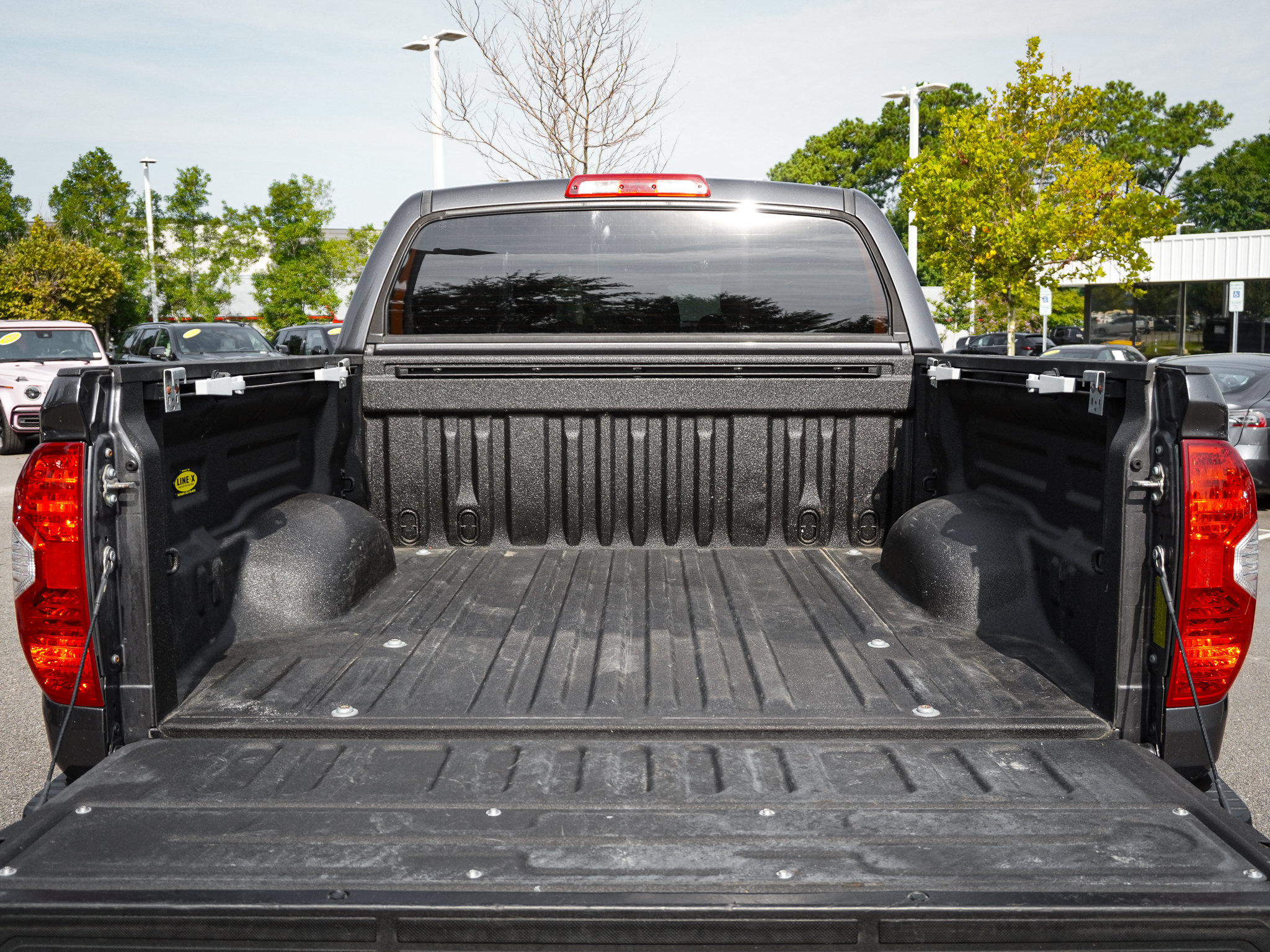 Used 2018 Toyota Tundra Limited w/ Limited Premium Package AWD/4WD image 30