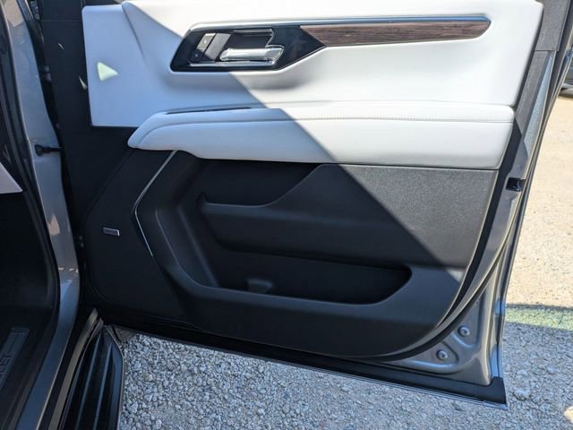 New 2026 Chevrolet Suburban Premier image 39