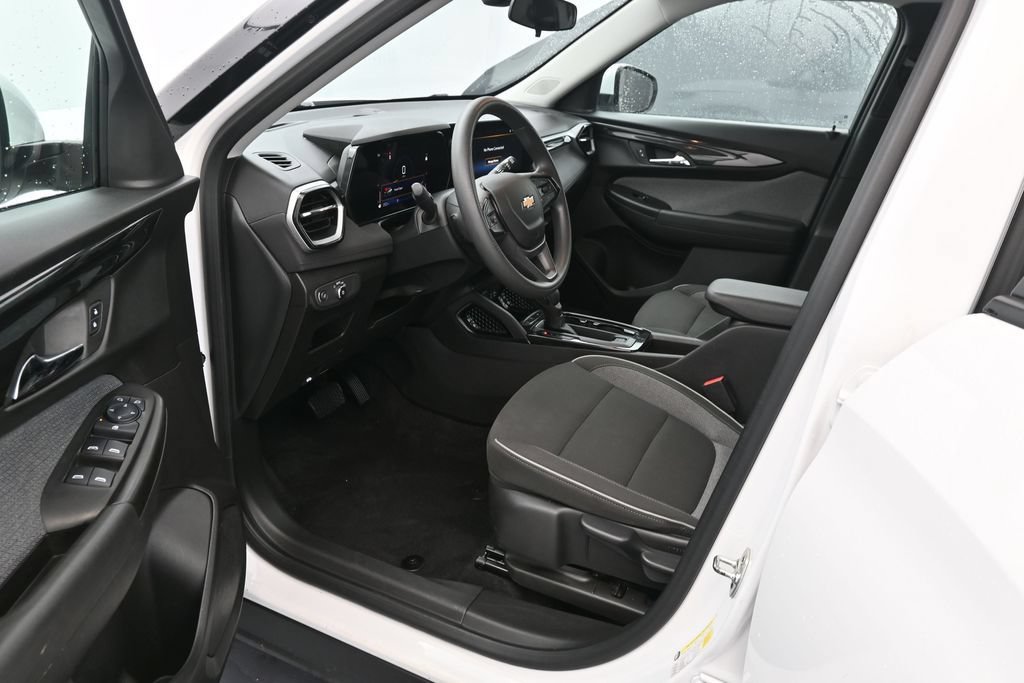 Used 2024 Chevrolet TrailBlazer LT FWD image 16