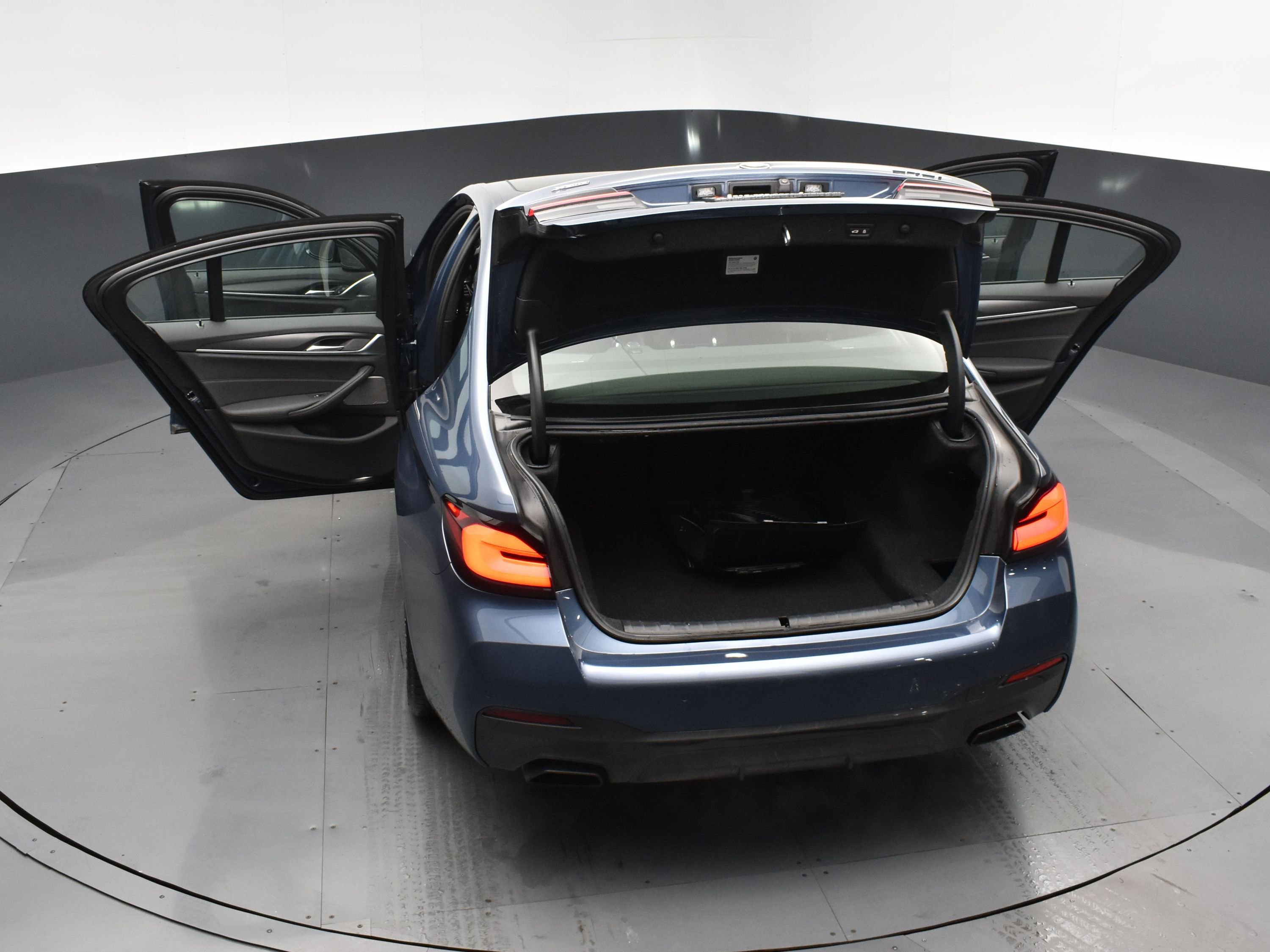 Used 2023 BMW 540i xDrive w/ M Sport Package image 27