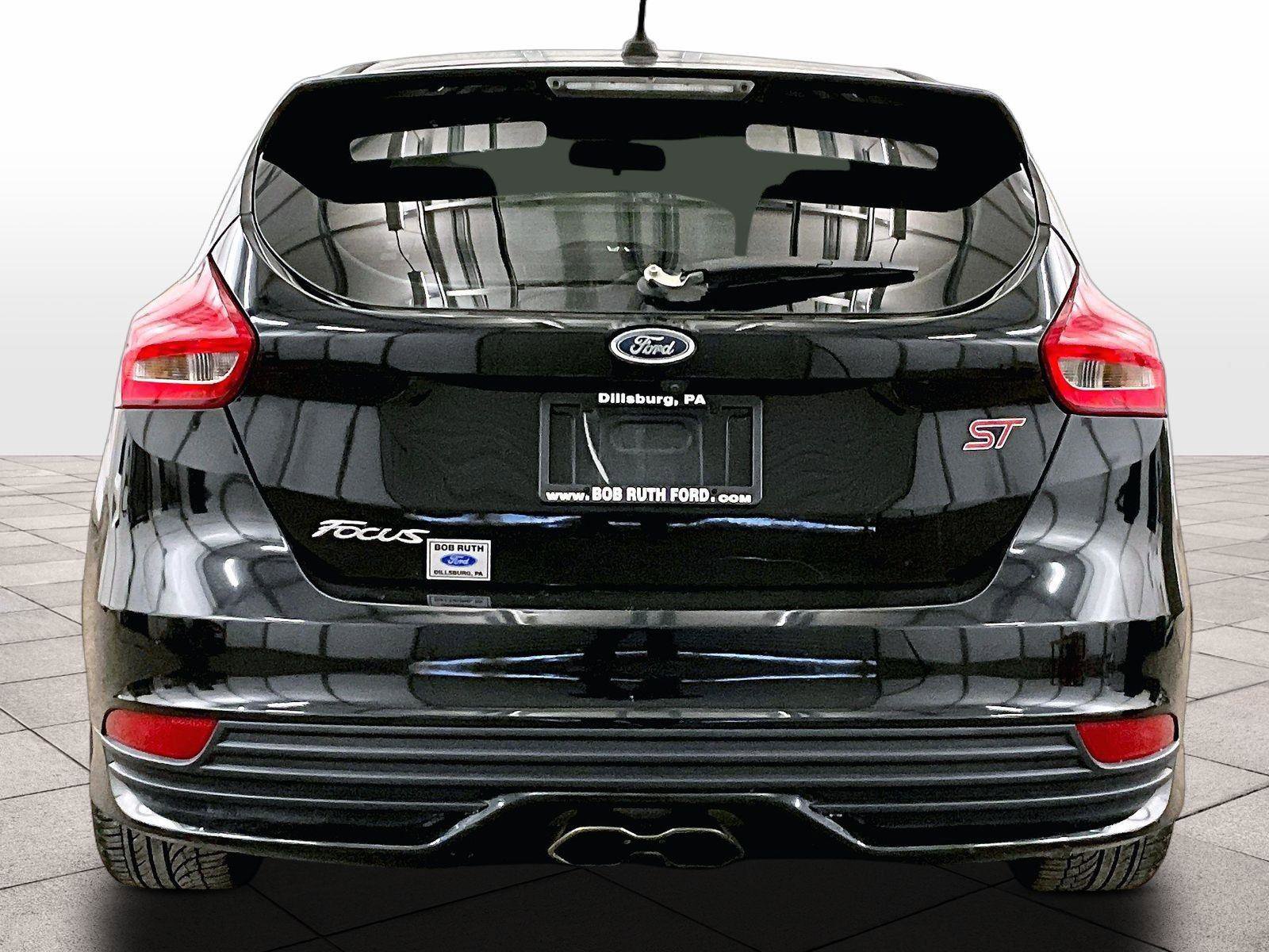 Used 2017 Ford Focus ST image 4