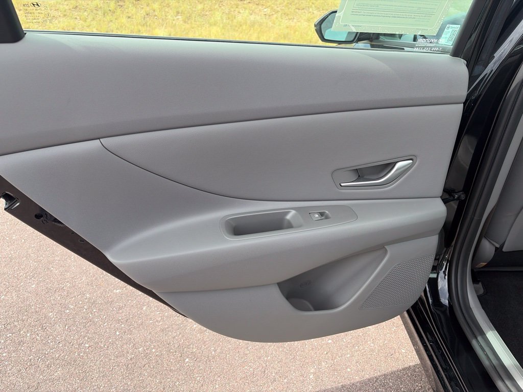 Certified 2025 Hyundai Elantra SEL FWD image 14