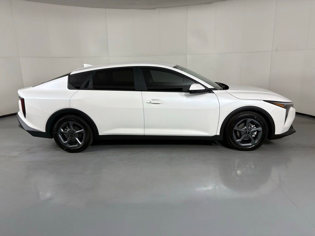 New 2026 Kia K4 FWD image 9