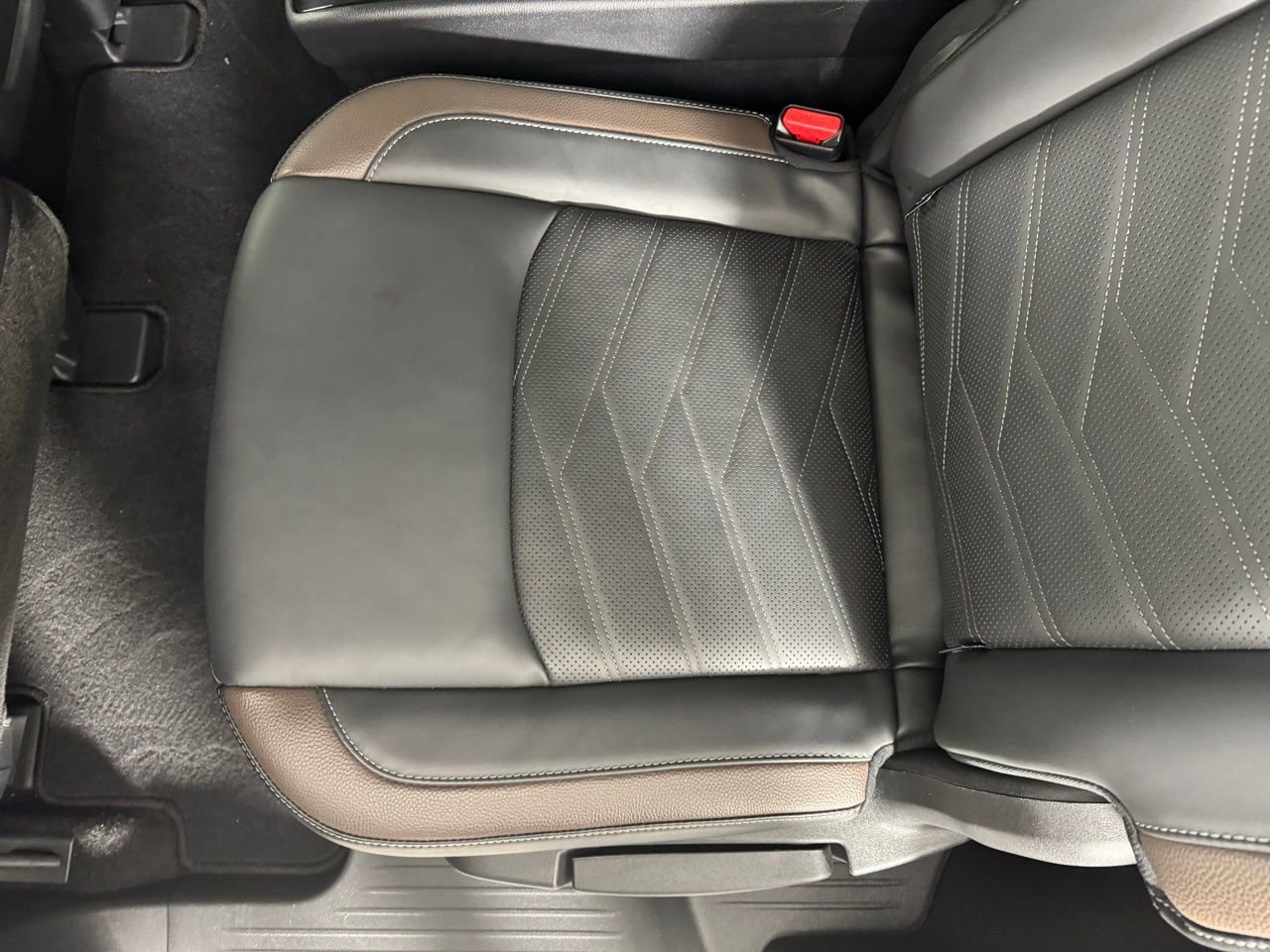 Used 2025 Nissan Pathfinder Platinum image 30