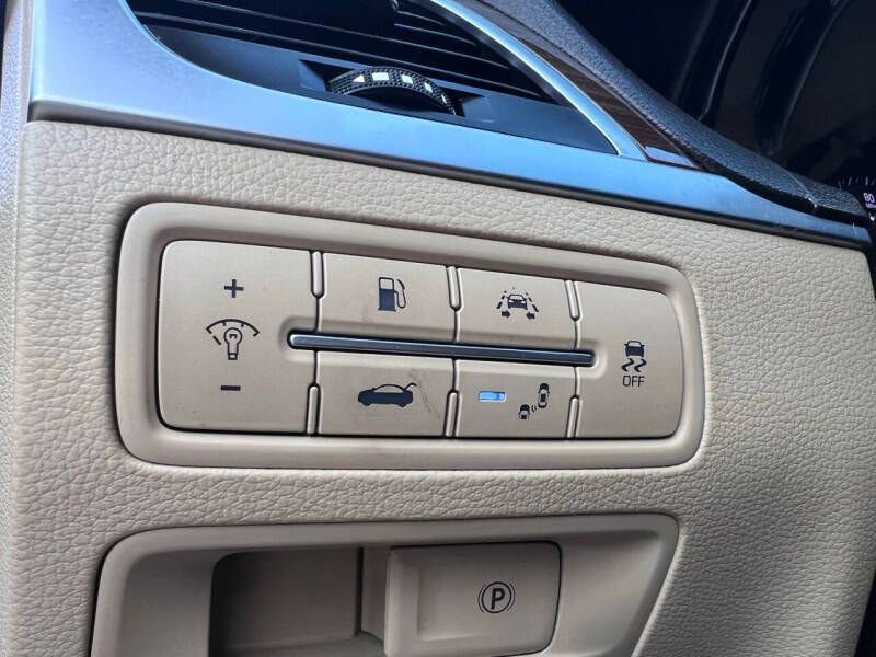 Used 2018 Genesis G80 3.8 RWD image 18