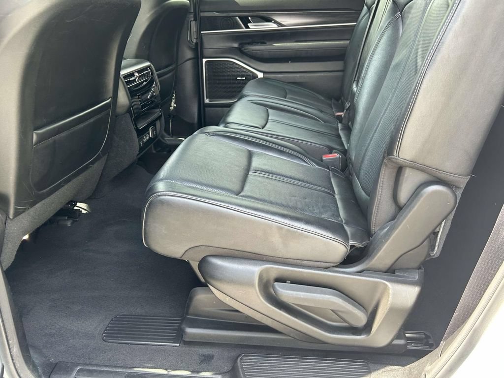 Used 2023 Jeep Wagoneer L Series II AWD/4WD image 14