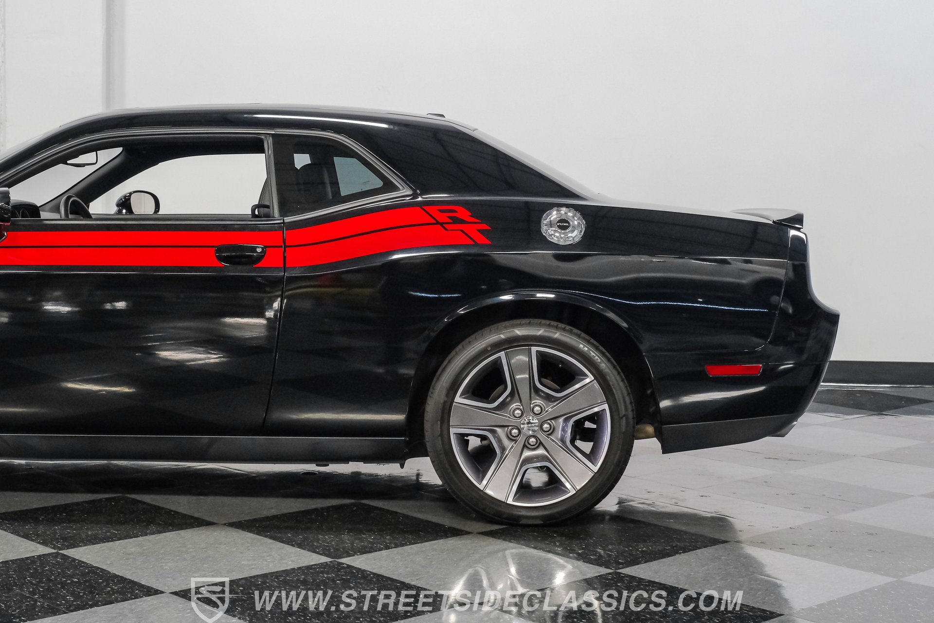 Used 2012 Dodge Challenger R/T RWD image 23