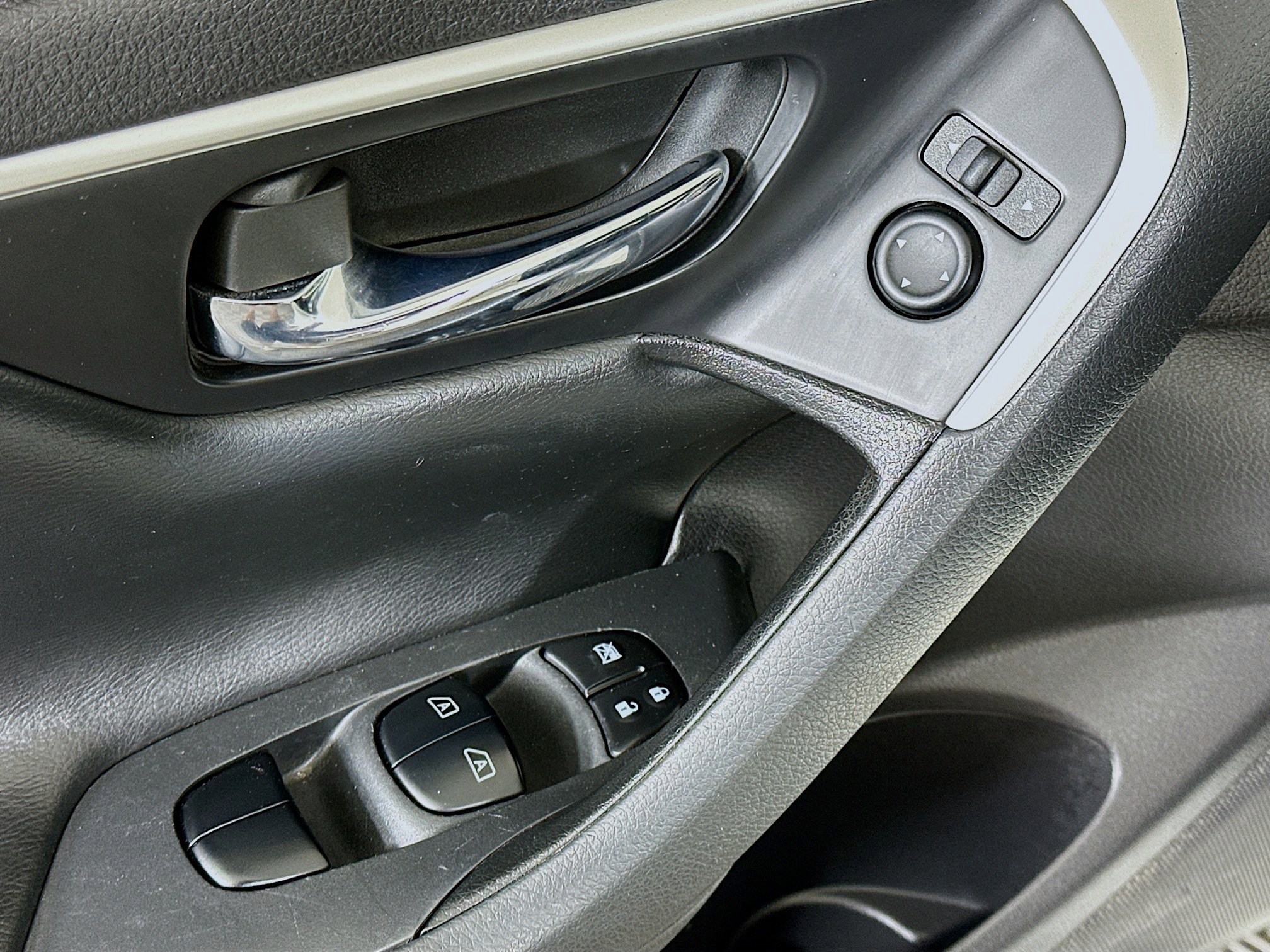 Used 2018 Nissan Altima 2.5 SL FWD image 15