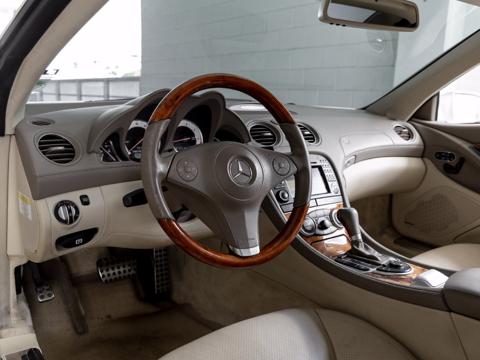 Used 2011 Mercedes-Benz SL 550 image 13