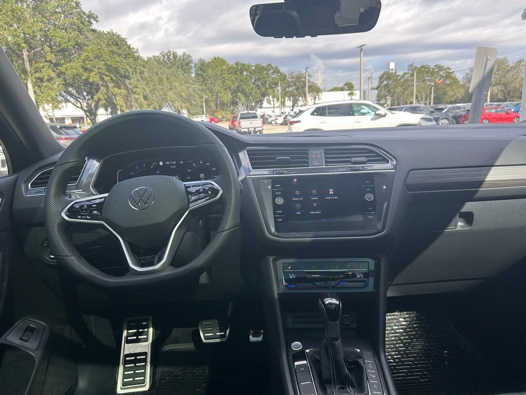 Used 2024 Volkswagen Tiguan SEL R-Line image 52